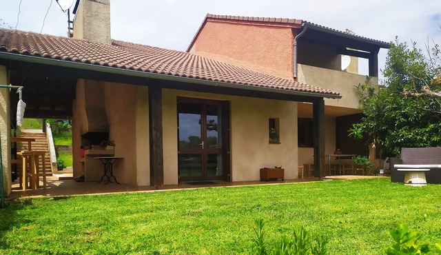 Maison Entière Avec Jardin Clôturé