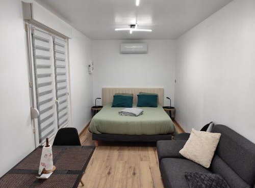 Maison entière avec parking gratuit, WiFi & clim