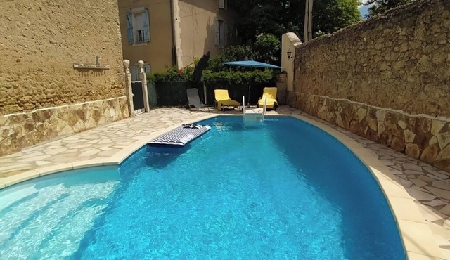Maison entière climatisée, 2 chambres, piscine privée, terrasse, plage à 24km