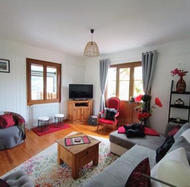 Maison entre lac et montagnes