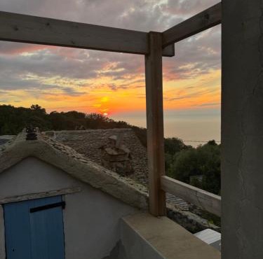 Maison entre mer et montagne à Canari