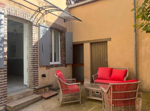 Maison face à l'eglise