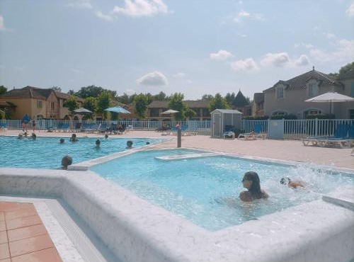 Maison, face parking, piscine chauffée, en résidence, 4 ou 5 pers, RDC, lac, nature et pêche