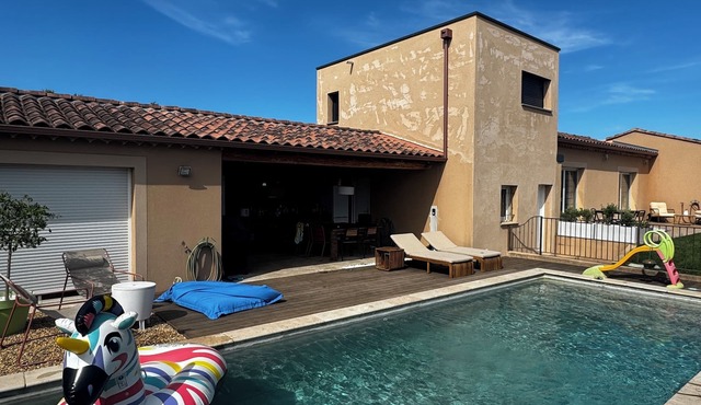 Maison Familiale Contemporaine à 10 min d Orange