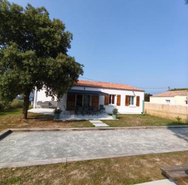 Maison familiale et conviviale proche océan avec terrain de pétanque