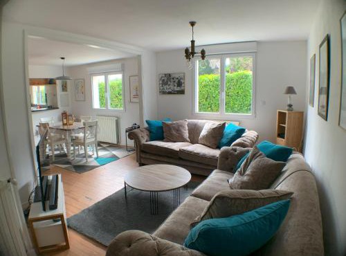 Maison familiale de 3 chambres avec jardin, les animaux domestiques, dans un charmant village d'estuaire