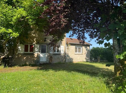 Maison familiale à Fresselines, jardin, rivière