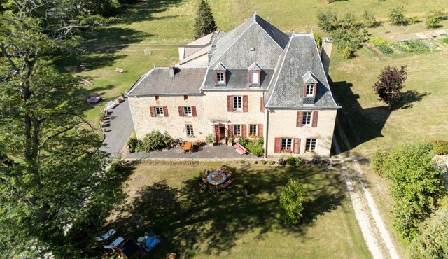 Maison familiale à Lametz avec jardin et équipements de loisirs
