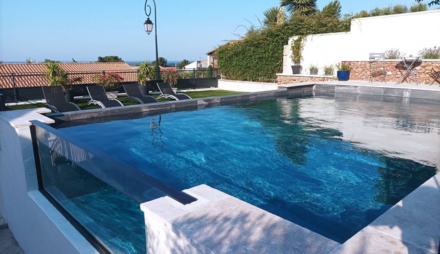 Maison Familiale à Piscine Privée Dans les Alpilles à Aureille Village Provençal