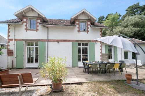 Maison familiale, 200m mer 10 adultes 2 enfants