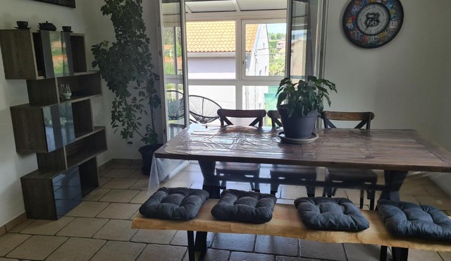Maison familiale avec jardin clos et barbecue