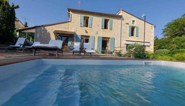 Maison Familiale au Bord de Rivière Avec Piscine