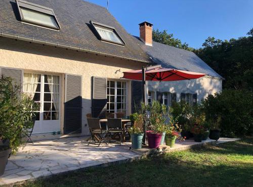 Maison familiale au cœur d'une forêt centenaire avec piscine et proche du Zoo de la Flèche - FR-1-410-395