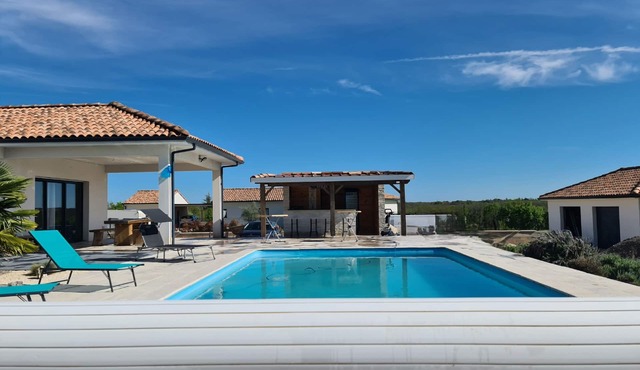 Maison Familiale au Cœur du Village de Cieurac, Pays de la Truffe
