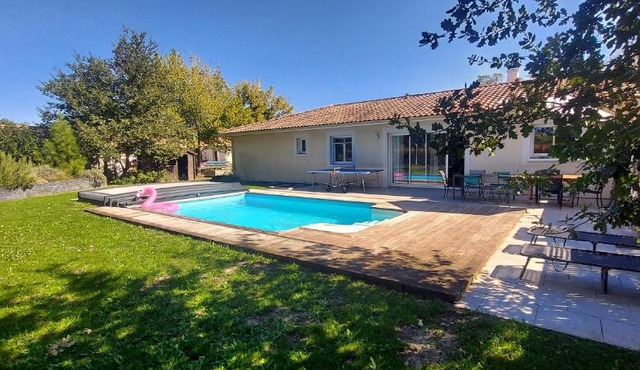 Maison familiale au calme avec piscine securisee