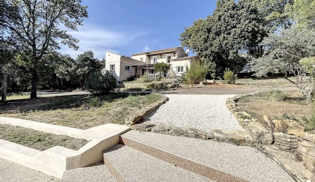 Maison Familiale Avec Piscine et Magnifique Jardin, Sud de la France