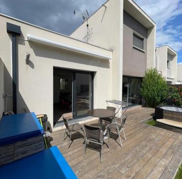 Maison familiale avec piscine à Juvignac, 90 m², 6 pers.