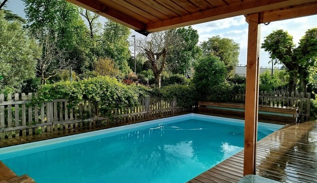 Maison Familiale Climatisee, Piscine Chauffée Sécurisée aux Portes de Bordeaux