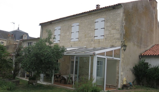 Maison Familiale du 19ème Siècle Dans le Quartier Historique de Luçon