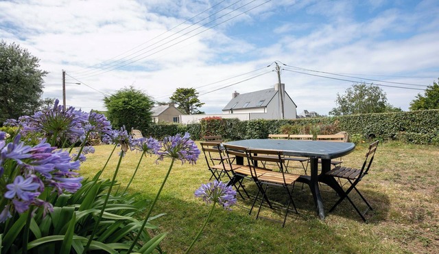 'Maison Familiale Kerlaho' with Sea View, Private Garden and Wi-Fi