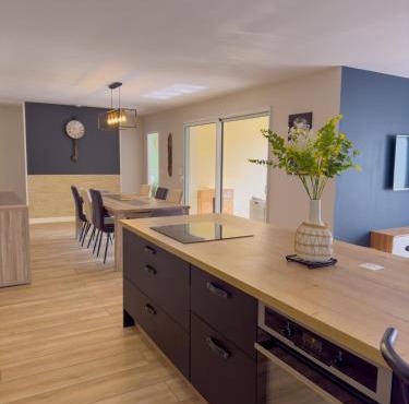 Maison Familiale Moderne avec Grand Jardin à Bommes - Un Havre de Paix pour vos Vacances