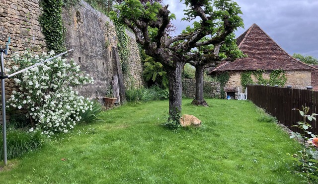 Maison familiale périgourdine, Limeuil : dépendance, patio, jardin, vue Dordogne