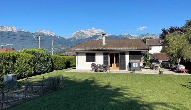 Maison familiale proche du lac d'Annecy, espace vert et tranquillité.
