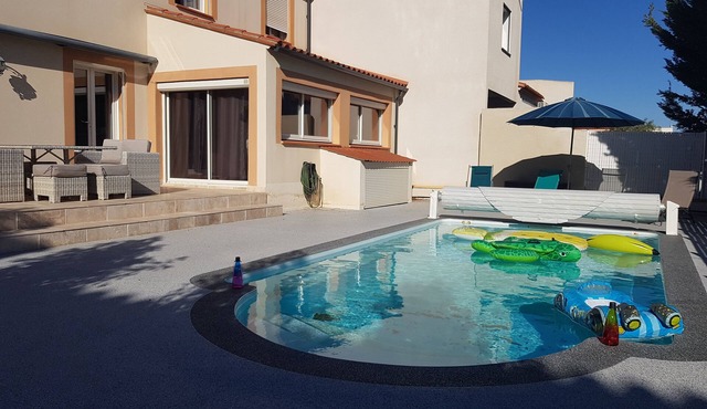 Maison Familiale: Piscine/home Cinéma/jaccuzi à 20 mn des Plages!