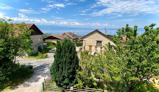 Maison familiale vue lac avec jardin - à 10mn du lac et stations de ski