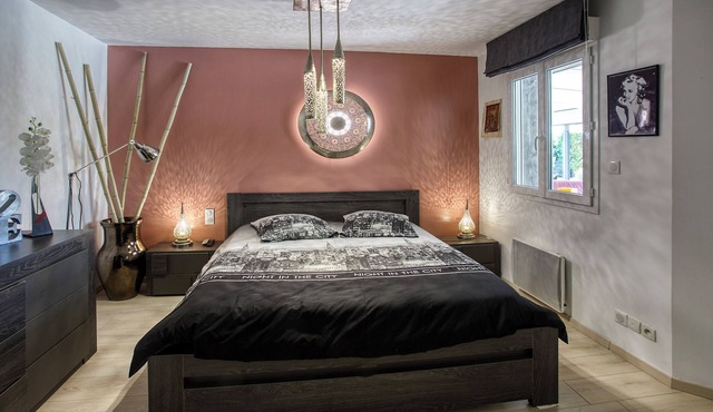 Maison 240 m² 3 Chambres Piscine Jaccuzzi Intérieur Jardin Grand Salon