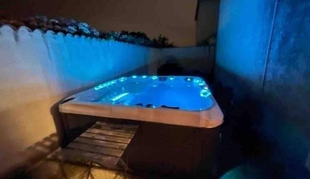 Maison Avec Piscine et Jacuzzi Privés