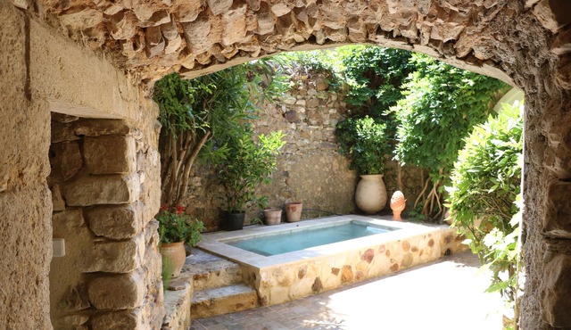 Maison de Charme au Cœur dun Vieux Village