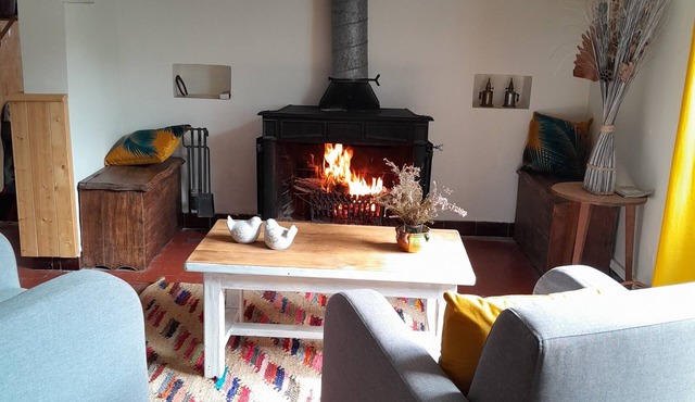 Maison de Campagne Fleurie, Calme , Entourée d un Grand Jardin