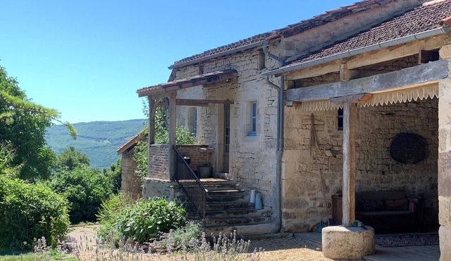 Maison D’Artist, 5 minutes from St Antonin Noble Val with Swimming River & Pools