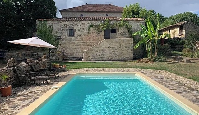 Maison Charmante et de Caractère Avec Piscine