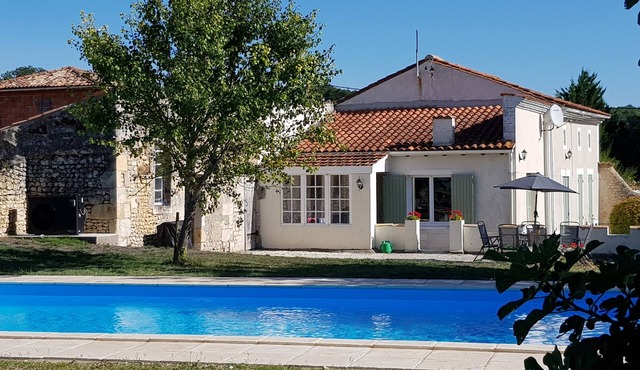 Maison Rossignol: Private House and Heated Pool in Idyllic Rural Location