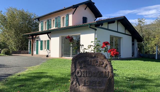 Maison ITURRI ONDOAN à St Jean Pied de Port - Outdoor Spa/Jacuzzi