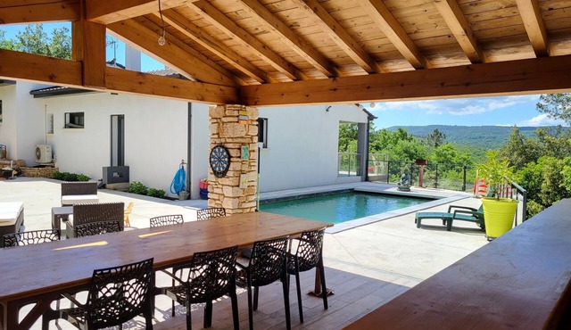 Maison Avec Piscine, Dans un Quartier Calme Sans vis à Vis, Près D'une Forêt