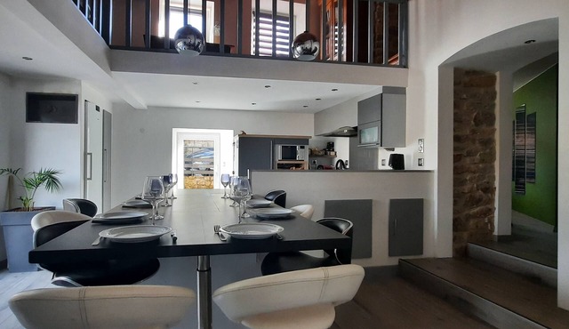 Maison Avec Piscine en Campagne Ardéchoise, Accès Direct à la Nature