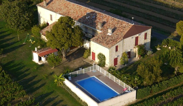 Maison de maitre amidst vineyards with80 m2 reception room