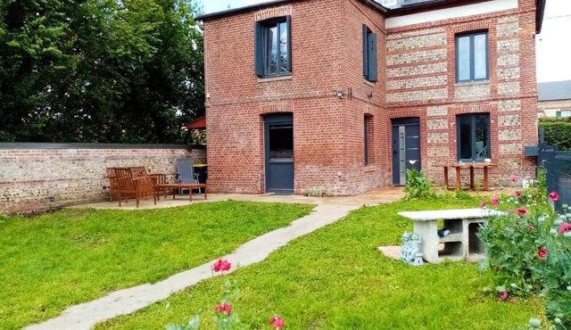 Maison confortable à Saint-Vaast-d'Équiqueville avec garage.