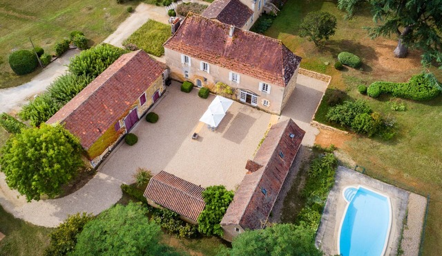 Maison Noble Dans un Cadre Naturel Exceptionnel