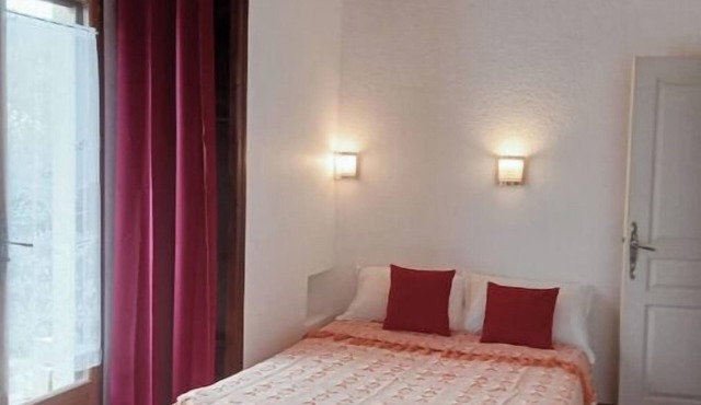 Maison Gaïa. A very special place, relaxing and welcoming. 5 minutes from the lake