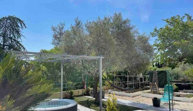 Maison Gardoise de 1975 au calme,billard, jacuzzi,