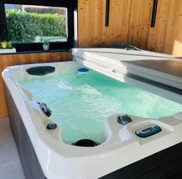 Maison Gite Chez Nounou sauna jacuzzi jardin arboré non clôturé