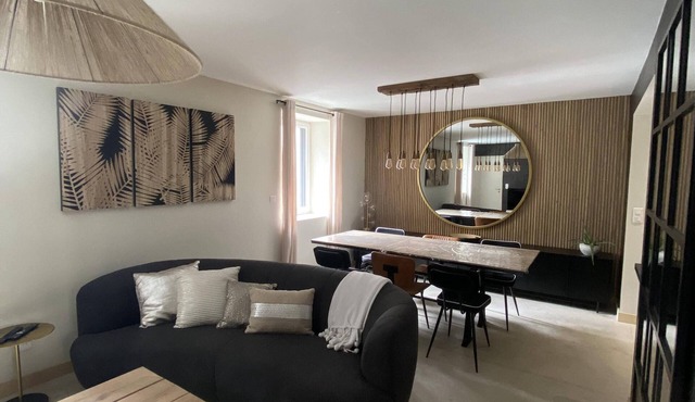 Maison Grande Capacité - 9 Chambres - Proche Centre-ville, Gare et Arena