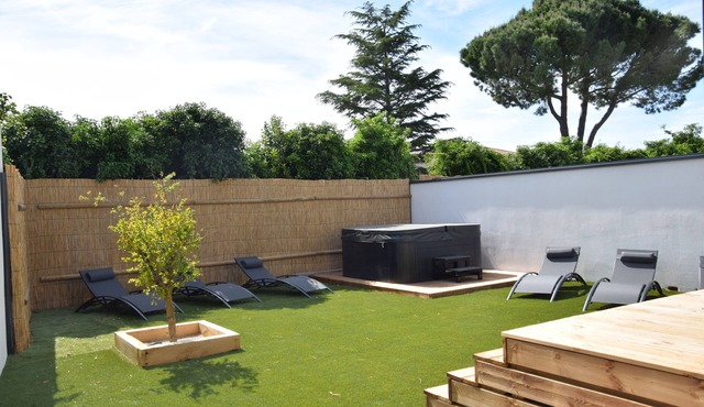 Maison Grenadier, Climatisee Avec Terrasse, Jardin ET Jacuzzi Prive