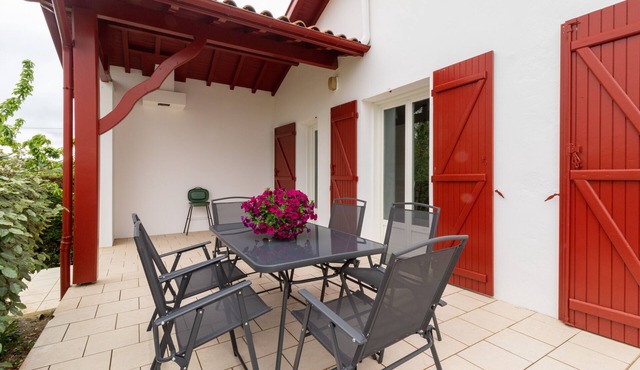 Maison Hacharria - Four Bedroom House, Sleeps 6
