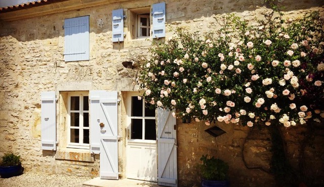 Maison Halcyon Gite with Pool