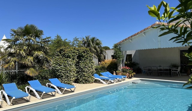 Maison Individuelle, Preau Vers Piscine Privée Avec Plancha